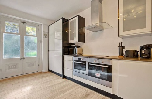 Earl's Court Apartment | Charming Apartment Earls Court