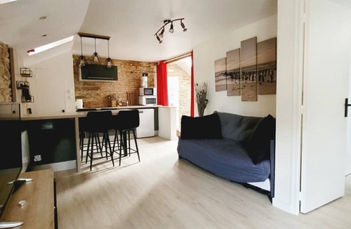 Chateaubriant Apartment | Charming Apartment - Downtown
