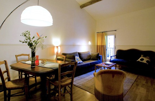 Marsillargues Apartment | Charming apartment in the heart of a village