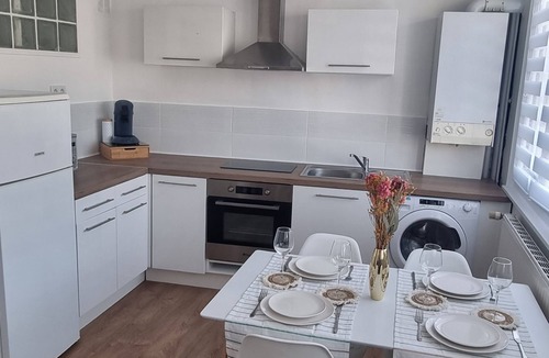 Calais City Center Apartment | Charming apartment at the foot of the Calais lighthouse