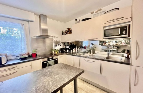 Combat Apartment | Charming Apartment – Buttes-Chaumont