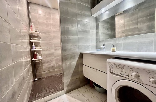 Combat Apartment | Charming Apartment – Buttes-Chaumont