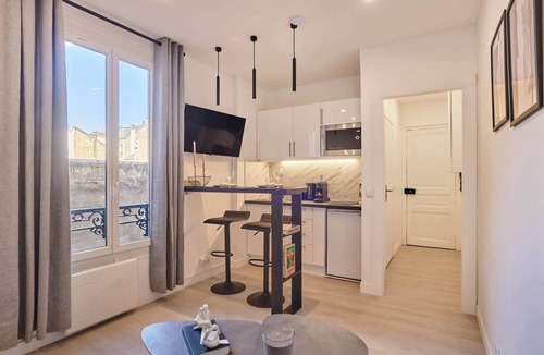 Amerique Apartment | Charming apartment - Buttes Chaumont