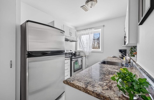 District d'Aylmer Apartment | Charming Apartment by Aylmer Marina