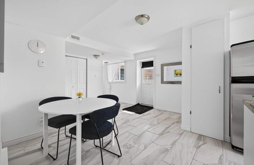 District d'Aylmer Apartment | Charming Apartment by Aylmer Marina