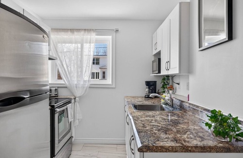 District d'Aylmer Apartment | Charming Apartment by Aylmer Marina