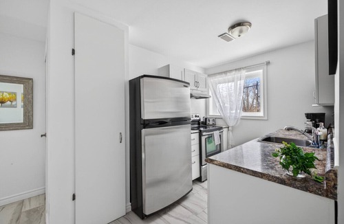 District d'Aylmer Apartment | Charming Apartment by Aylmer Marina