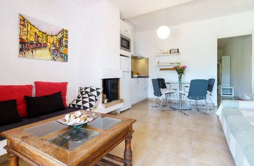 Sitio de Calahonda Apartment | Charming Apartment with Sea Views & Wi-Fi