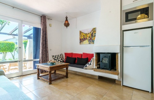 Sitio de Calahonda Apartment | Charming Apartment with Sea Views & Wi-Fi