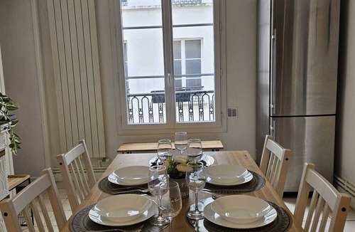 Quartier de Rochechouart Apartment | Charming apartment for 4/5 people