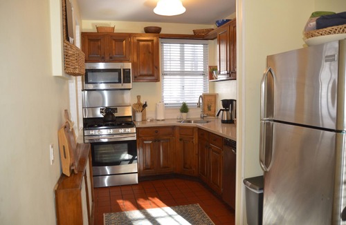 Town of Ramapo Cottage | Charming Apartment - Hike from your doorstep