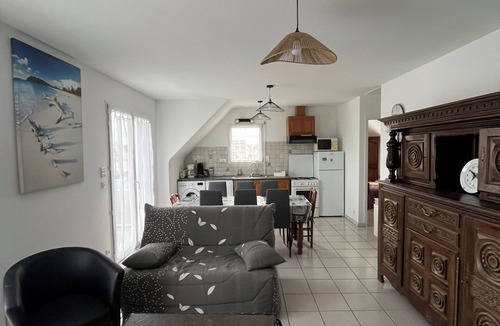 Damgan Apartment | Charming apartment in a quiet house with sea views in Damgan