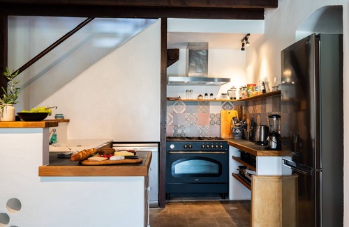 Montreal Apartment | Charming apartment in a quiet location with large pool