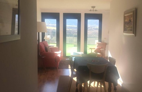 Jaca Apartment | Charming Apartment in Jaca with Terrace and Parking
