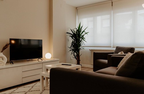 Logrono City Centre Apartment | Charming apartment in Logroño for 4, includes Wi-Fi