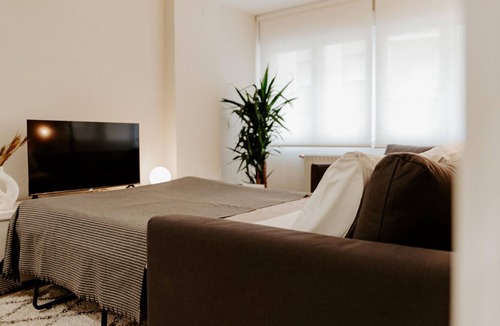 Logrono City Centre Apartment | Charming apartment in Logroño for 4, includes Wi-Fi