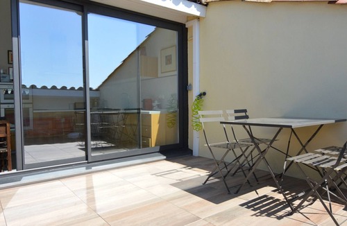 Meze Apartment | Charming apartment in Mèze, private terrace