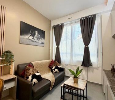 Croulebarbe Apartment | Charming Apartment in Paris Center Metro 6 Glacière & M7 Les Gobelins