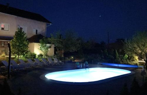 Rakovica Apartment | Charming apartment in Rakovica with shared pool - 35 sqm