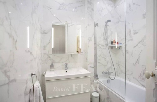 Quartier de l'Ecole-Militaire Apartment | Charming apartment in the heart of Paris