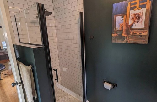 College Hill Apartment | Charming apartment in wonderful Wichita neighborhood
