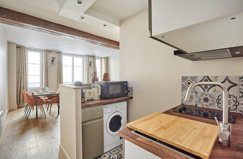 Paris City Center Apartment | Charming apartment Louvre Museum