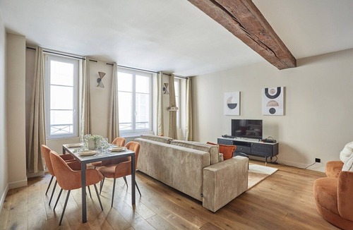 Paris City Center Apartment | Charming apartment Louvre Museum