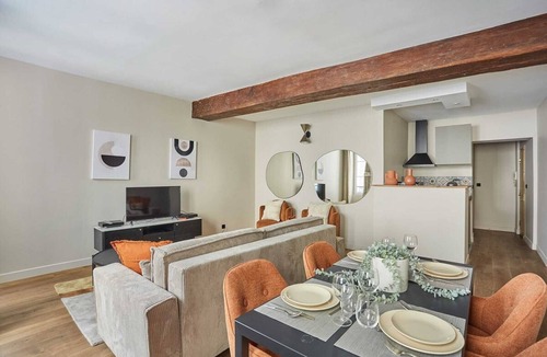 Paris City Center Apartment | Charming apartment Louvre Museum