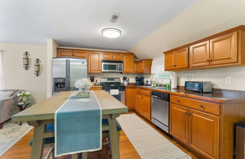 South Glens Falls Apartment | Charming apartment near the area's attractions with well-equipped kitchen & W/D