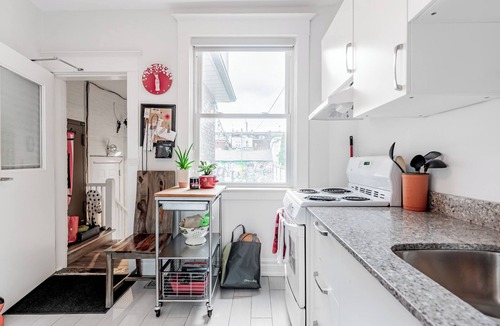 Bickford Park Apartment | Charming Apartment near UofT. Ossington/Bloor