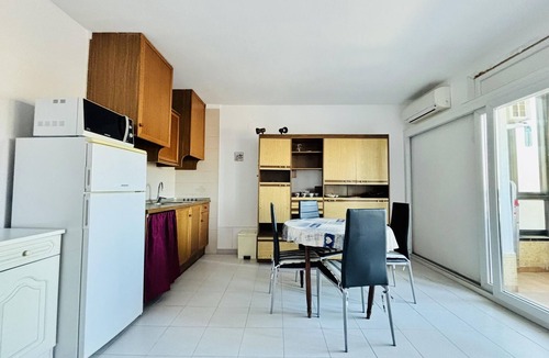 Roses Town Center Apartment | "Charming Apartment Near Beach & Market, 1 Bed + Sofa Bed, A/C, Terrace, Free Parking, Roses"