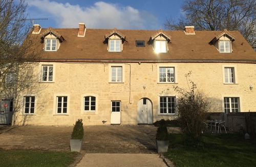 Thiveral-Grignon Apartment | Charming apartment - Plaisir / Plaine de Versailles (ideal Pro)