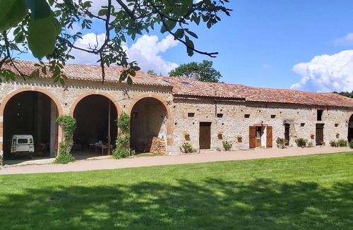 Calmont Apartment | Charming apartment Pool table, garden & fireplace Canal du Midi