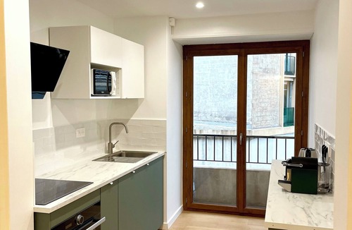 Le Rouet Apartment | Charming apartment right in the city center - August discount special