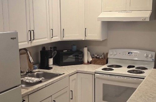Navy Point Apartment | Charming Apartment Sleeps 4