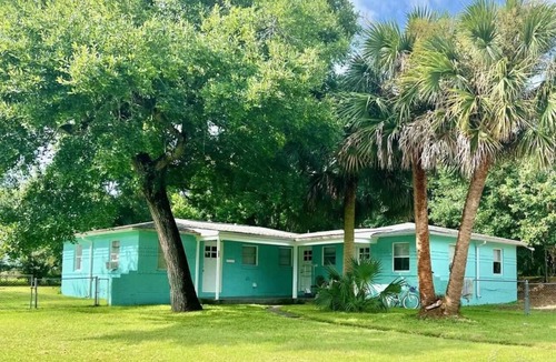 Navy Point Apartment | Charming Apartment Sleeps 4
