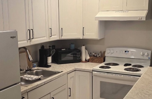 Navy Point Apartment | Charming Apartment Sleeps 4