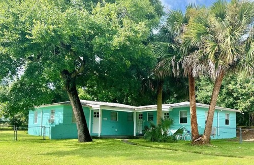 Navy Point Apartment | Charming Apartment Sleeps 4