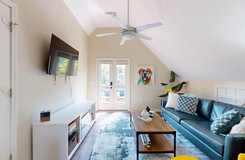 Talking Rock Apartment | Charming apartment with access to shared infinity pool, hot tub & private deck