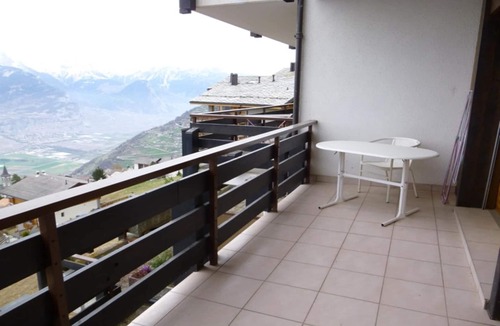 Veysonnaz Apartment | Charming apartment with hill view