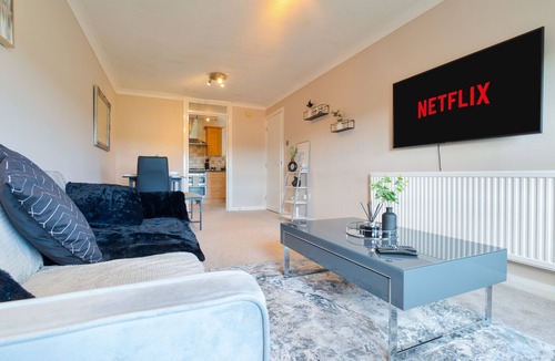 Broad Oak Condo | Charming Apartment w/Parking