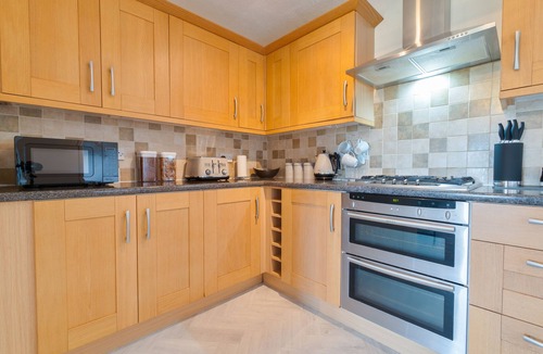 Broad Oak Condo | Charming Apartment w/Parking