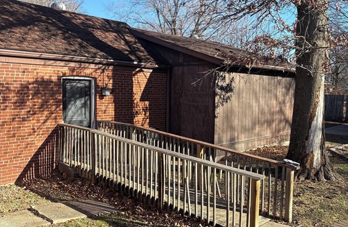 Belleville Apartment | Charming apartment with nice fire pit for relaxing nights