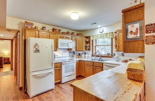 Salunga Apartment | Charming Apartment w/Yard & Beautiful Gardens!