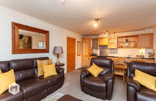 Little Lever Apartment | Charming Apartment with River Views