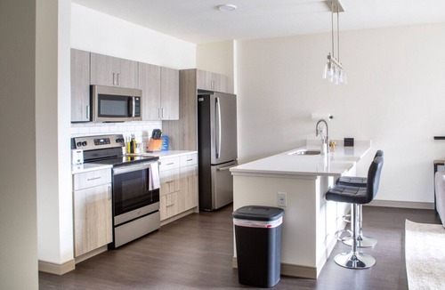 Shorewood Apartment | Charming Apartment with Gym and Balcony