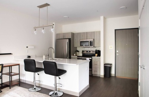 Shorewood Apartment | Charming Apartment with Gym and Balcony