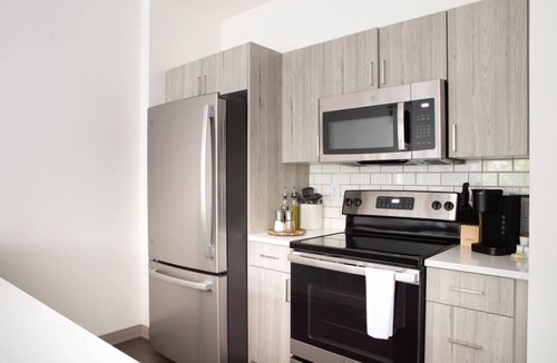 Shorewood Apartment | Charming Apartment with Gym and Balcony