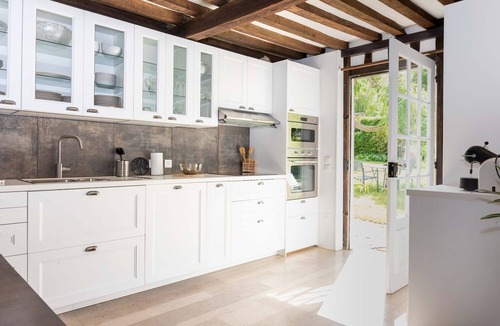 Beauvais Apartment | Charming apartment with large garden