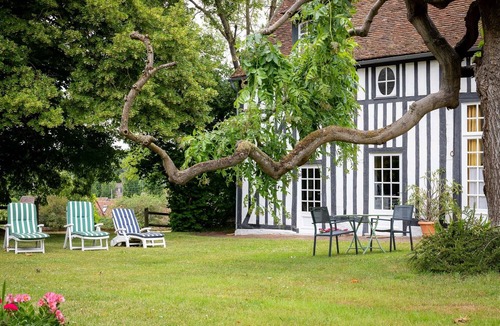 Beauvais Apartment | Charming apartment with large garden